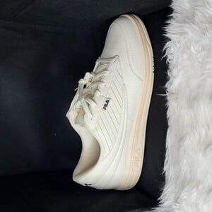 #38 Fila Cream Sneakers
